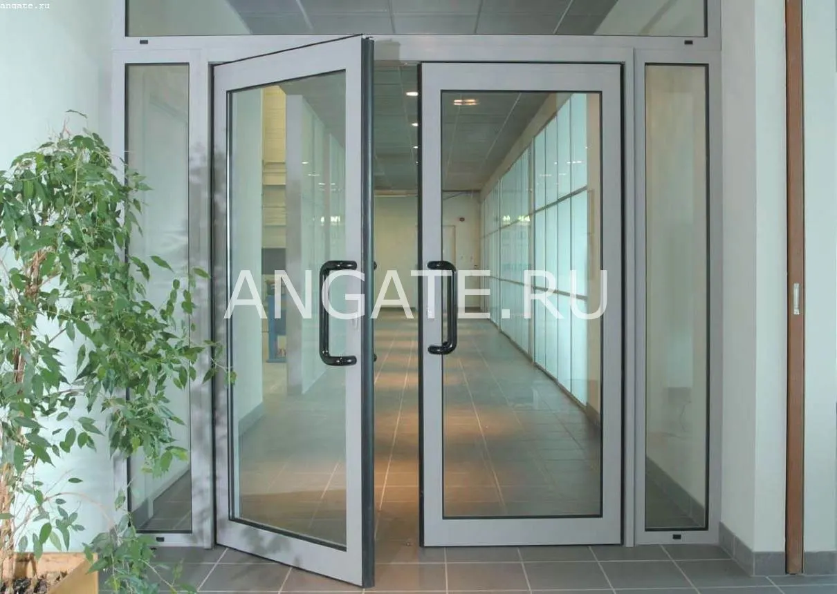 Алюминиевые двери со стеклом — фото 9