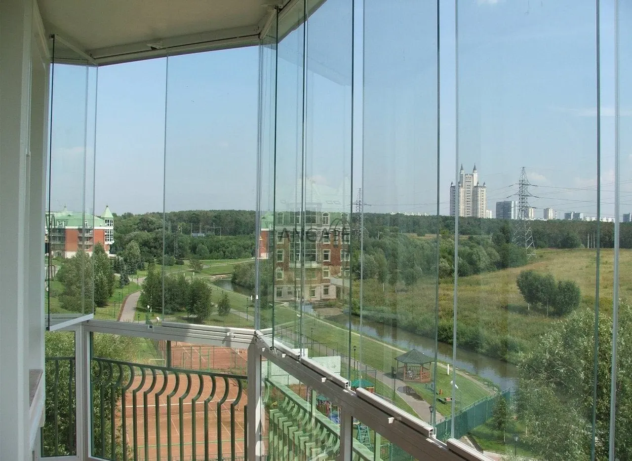 Особенности радиусного остекления балкона — в чём преимущества — фото 16